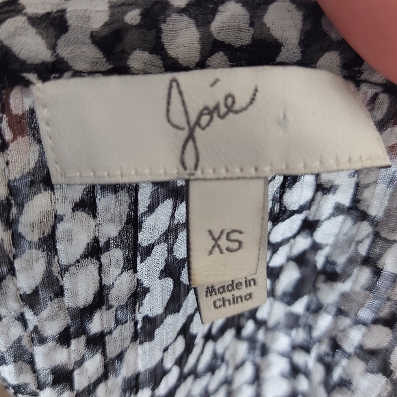 Joie silk hi low pleated feminine blouse - Picture 7 of 14